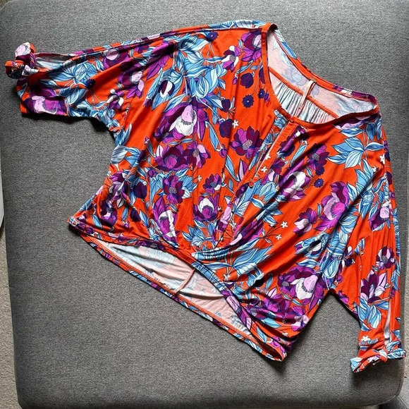 Free People Bright Floral Blouse 1/2 Sleeve Top Medium - Picture 1 of 5